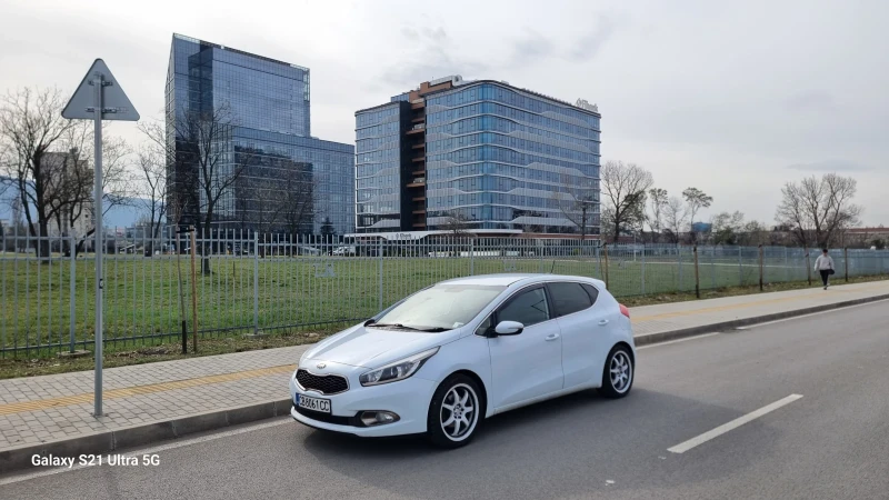 Kia Ceed, снимка 1 - Автомобили и джипове - 49597635