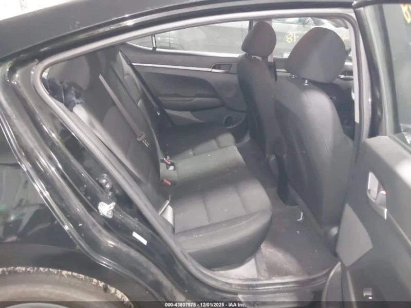 Hyundai Elantra 2l Se, снимка 8 - Автомобили и джипове - 53215205