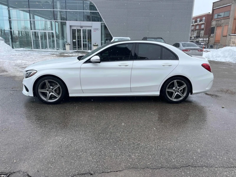 Mercedes-Benz C 300 * CARFAX * КОМПЛЕКТ ГУМИ * ПОДГРЕВ, снимка 2 - Автомобили и джипове - 53298636