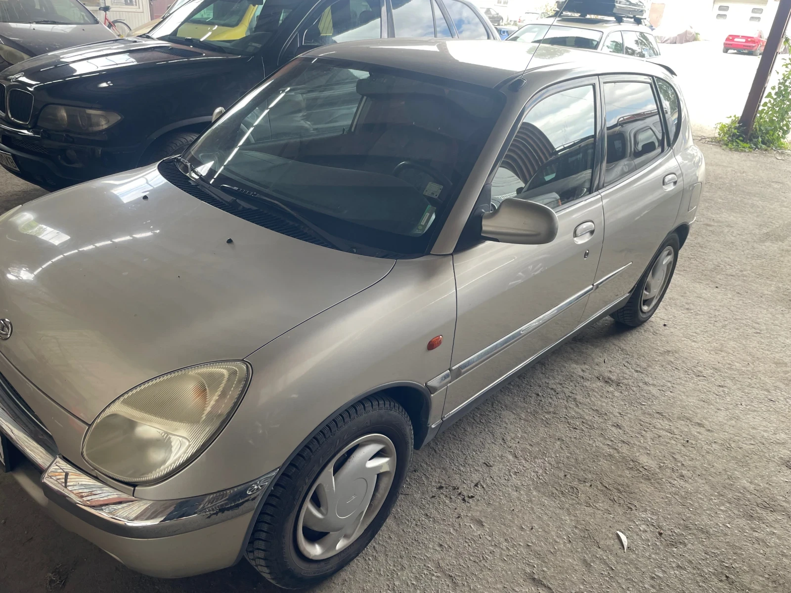 Daihatsu Sirion 1.0 4x4, снимка 2 - Автомобили и джипове - 53950793