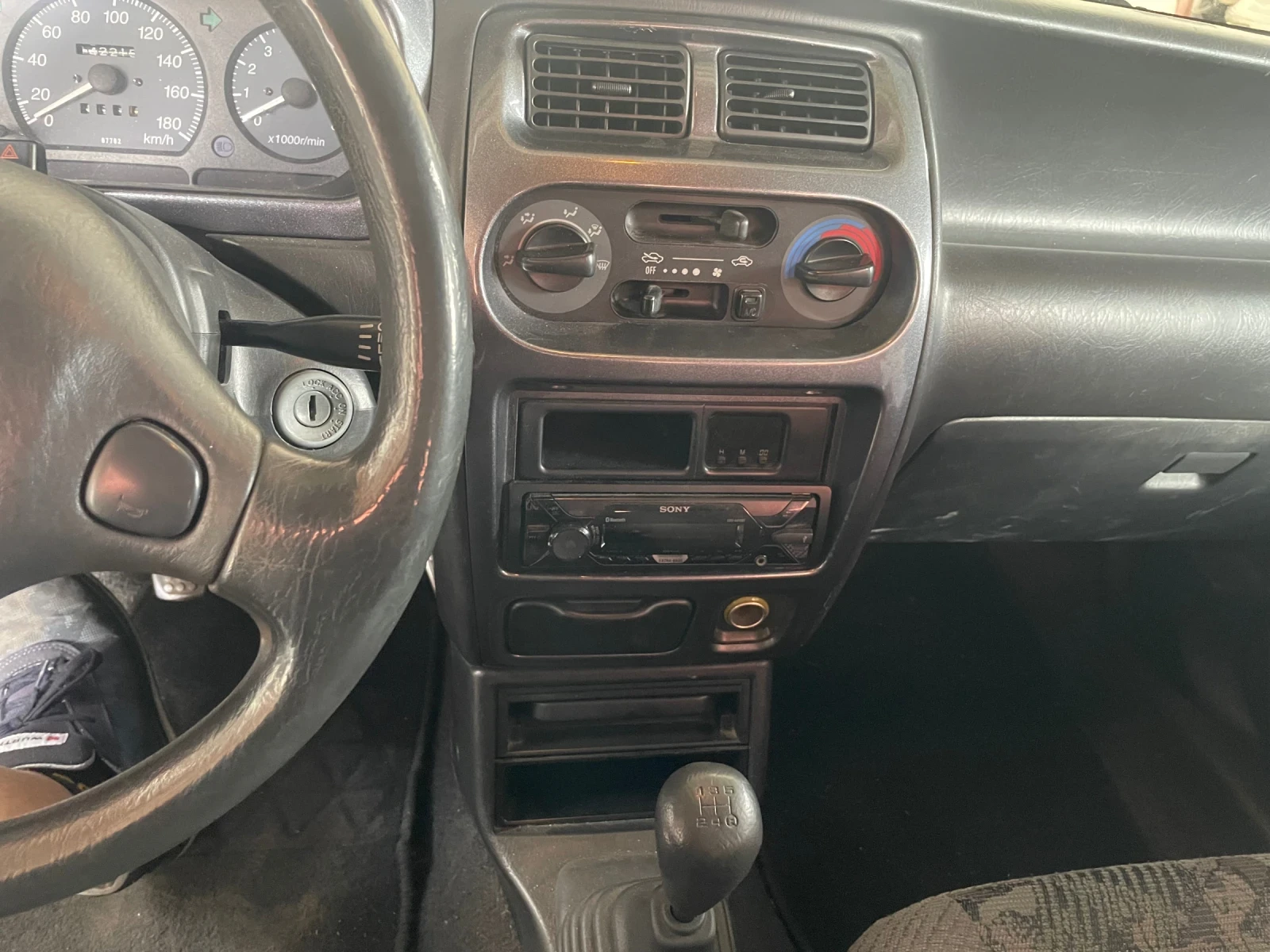 Daihatsu Sirion 1.0 4x4, снимка 5 - Автомобили и джипове - 53950793