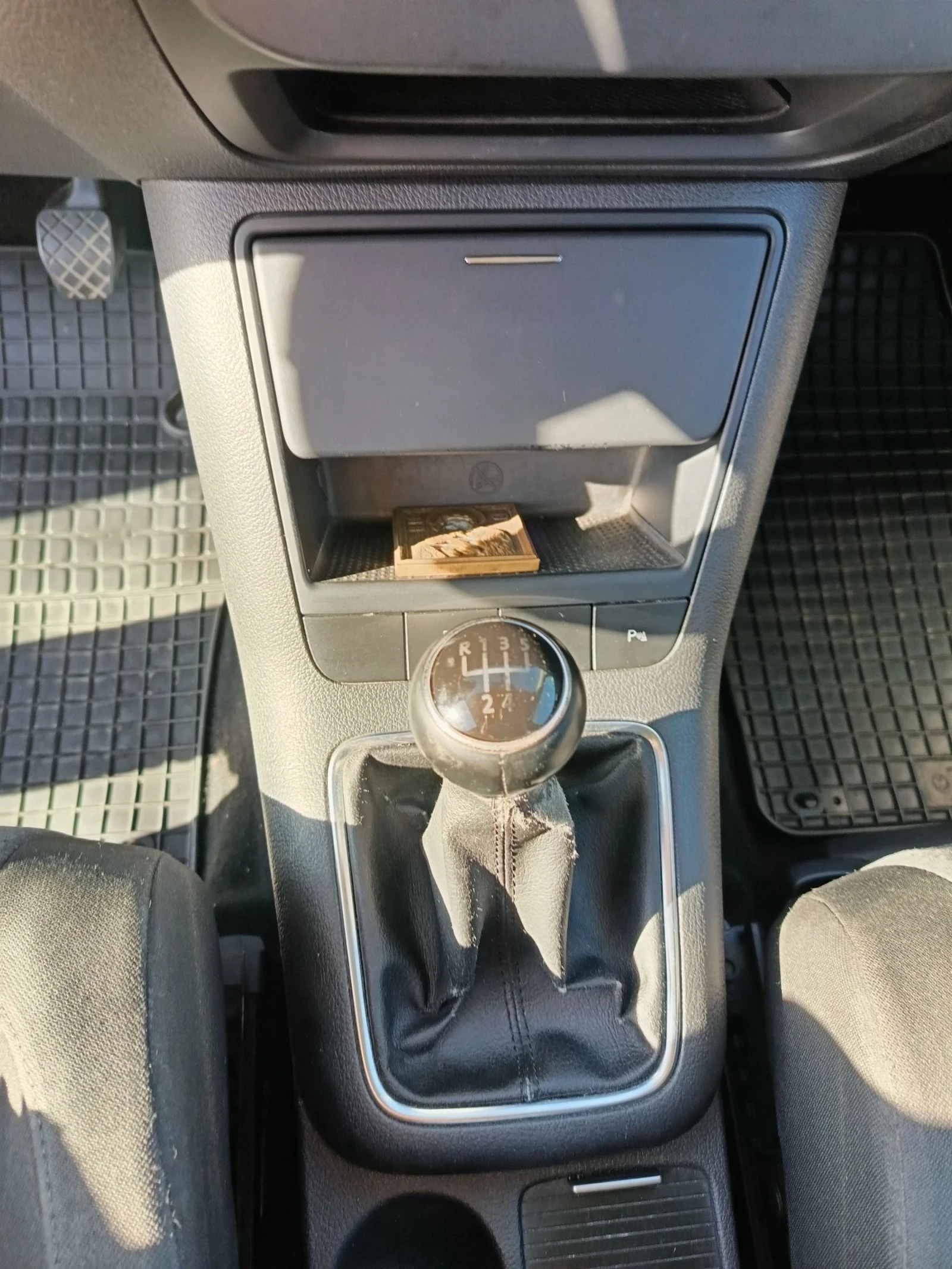 VW Golf Plus 2.0TDI, снимка 12 - Автомобили и джипове - 54311894