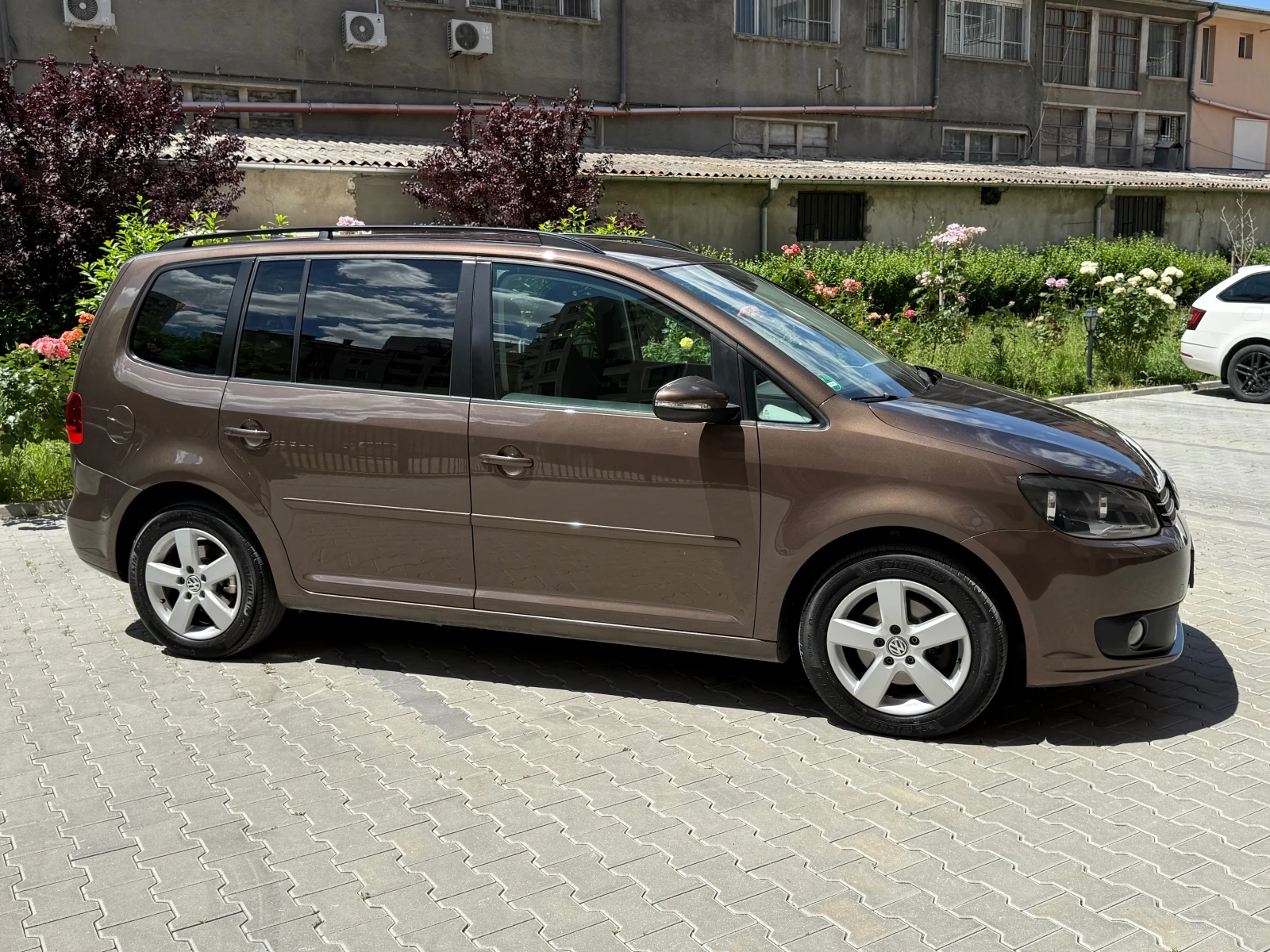 VW Touran ЕВРО 5 #ПЕРФЕКТЕН#ПОДГРЕВ СЕДАЛКИ #КЛИМАТРОНИК, снимка 10 - Автомобили и джипове - 54712669
