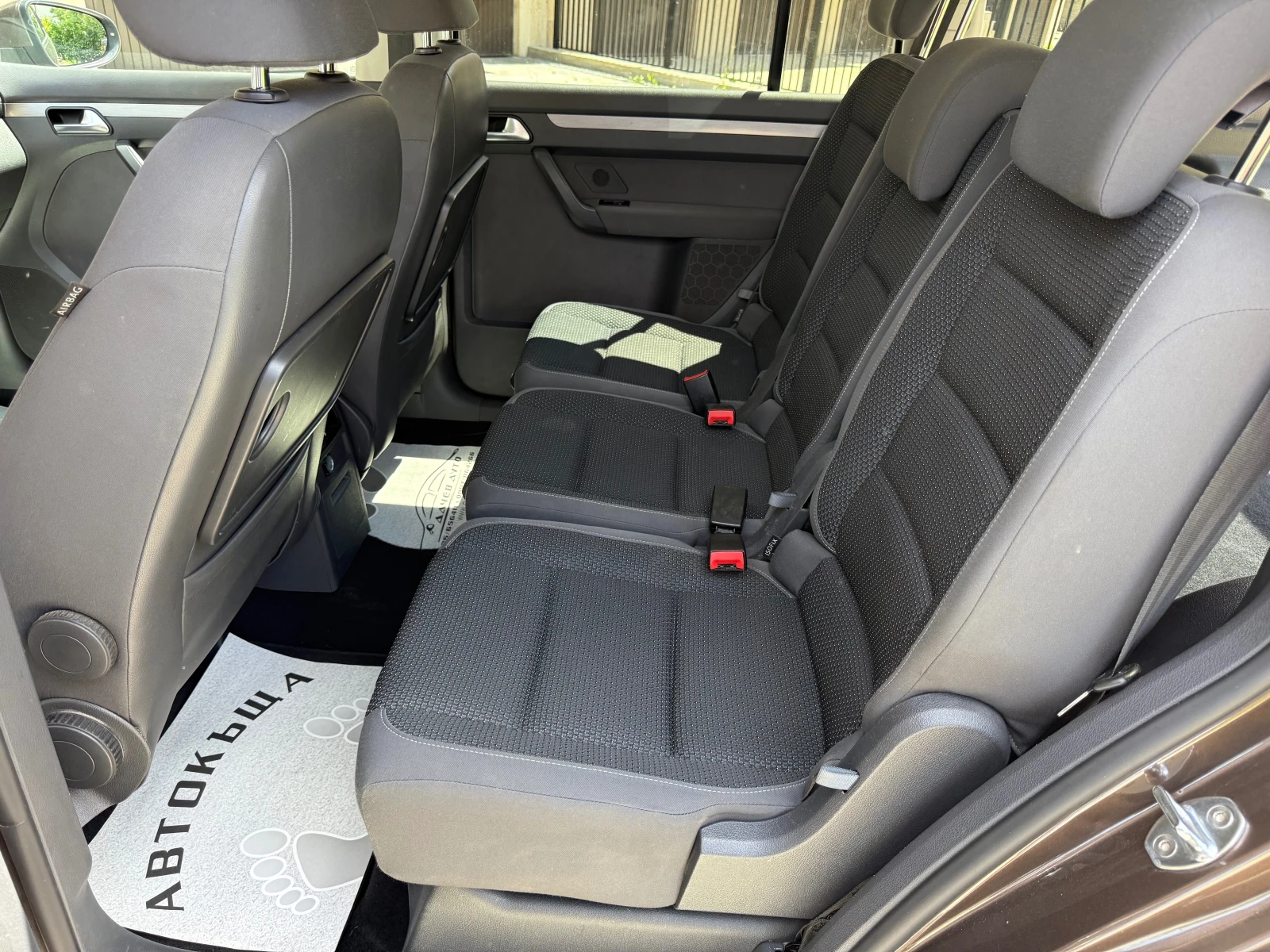 VW Touran ЕВРО 5 #ПЕРФЕКТЕН#ПОДГРЕВ СЕДАЛКИ #КЛИМАТРОНИК, снимка 12 - Автомобили и джипове - 54712669