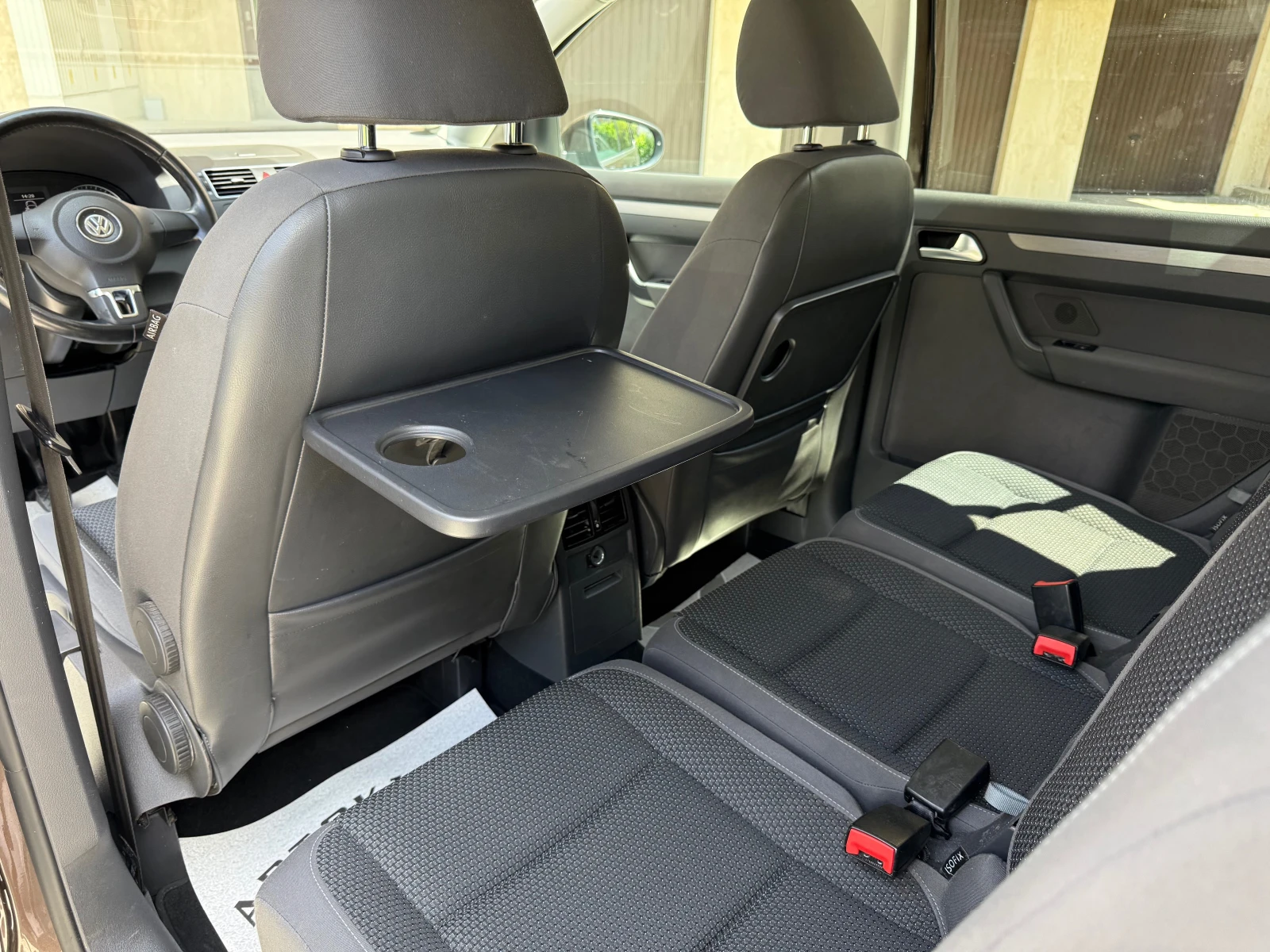 VW Touran ЕВРО 5 #ПЕРФЕКТЕН#ПОДГРЕВ СЕДАЛКИ #КЛИМАТРОНИК, снимка 13 - Автомобили и джипове - 54712669