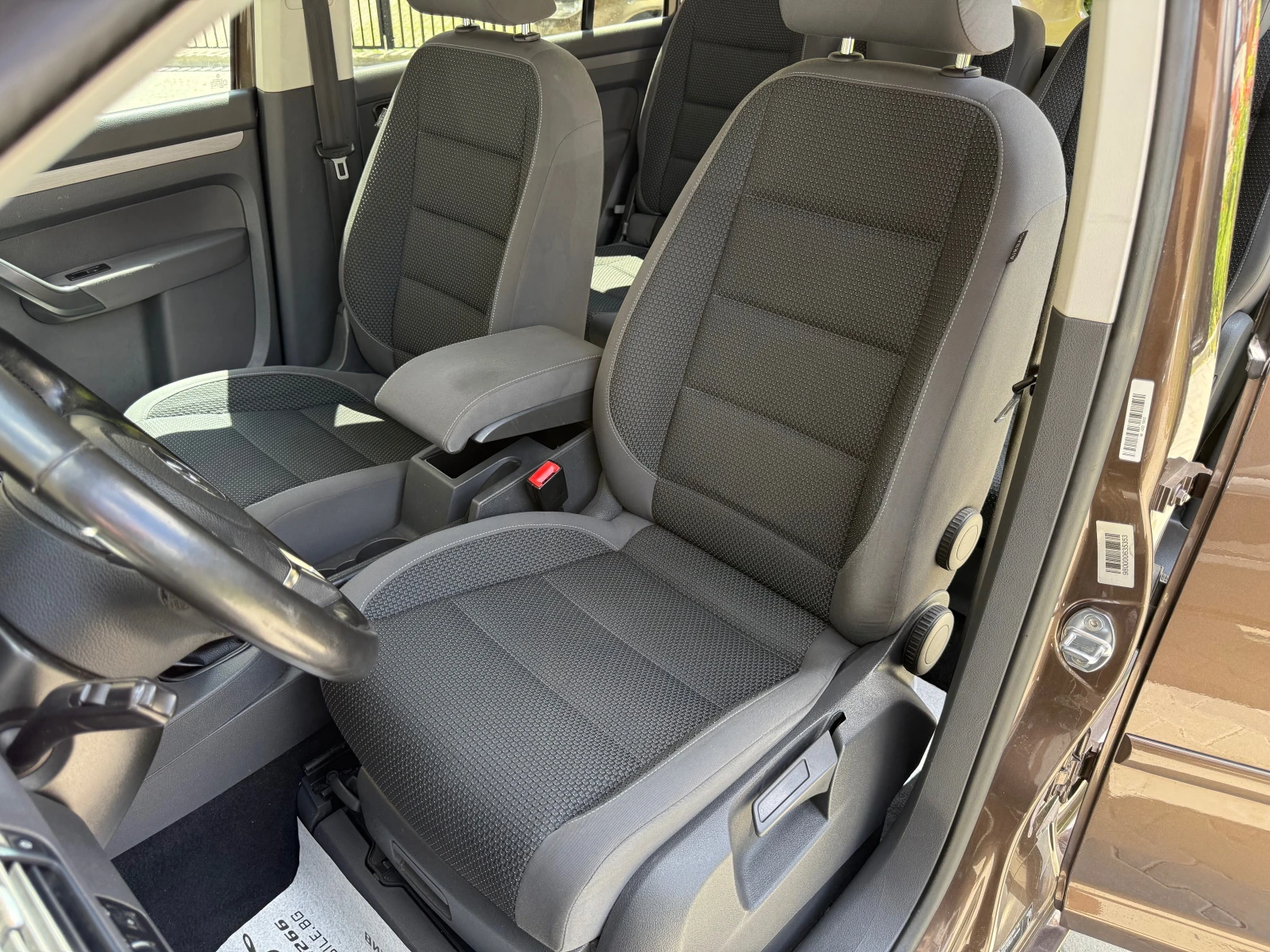VW Touran ЕВРО 5 #ПЕРФЕКТЕН#ПОДГРЕВ СЕДАЛКИ #КЛИМАТРОНИК, снимка 11 - Автомобили и джипове - 54712669