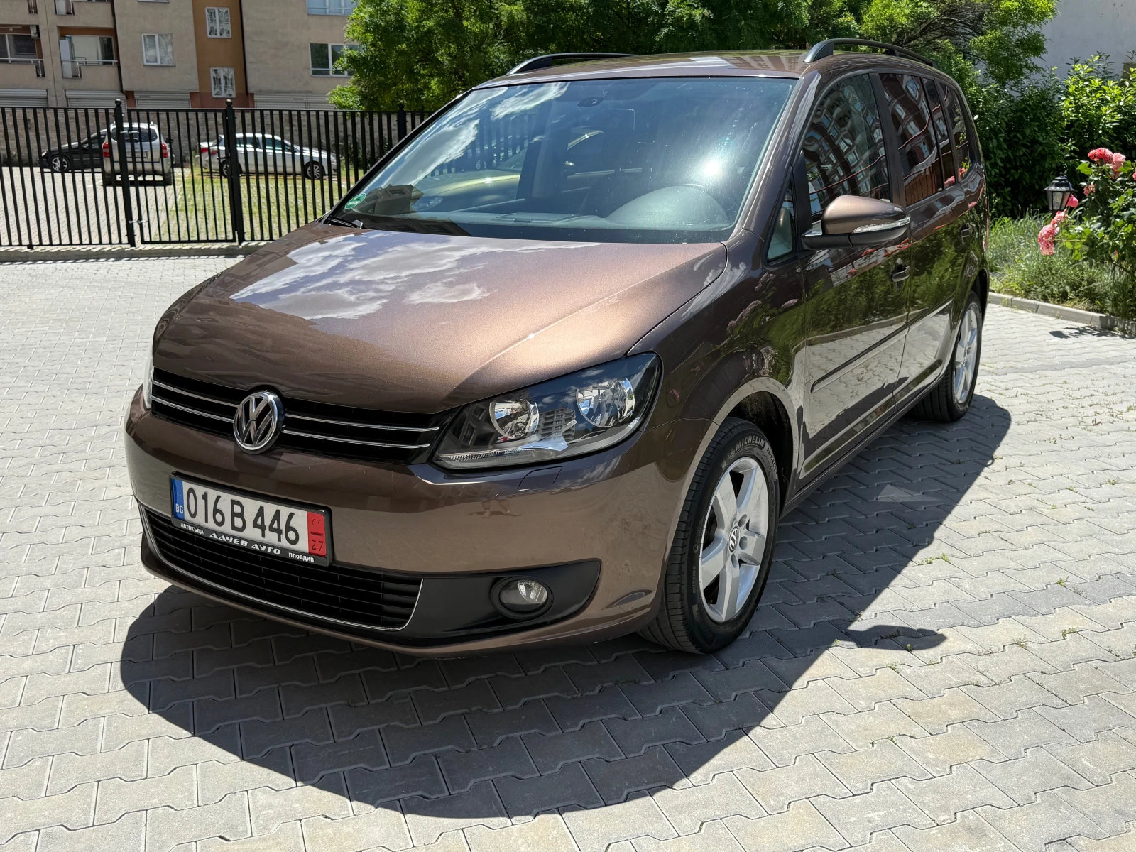VW Touran ЕВРО 5 #ПЕРФЕКТЕН#ПОДГРЕВ СЕДАЛКИ #КЛИМАТРОНИК, снимка 9 - Автомобили и джипове - 54712669