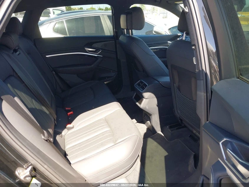 Audi E-Tron Premium Plus Quattro, снимка 8 - Автомобили и джипове - 54769863