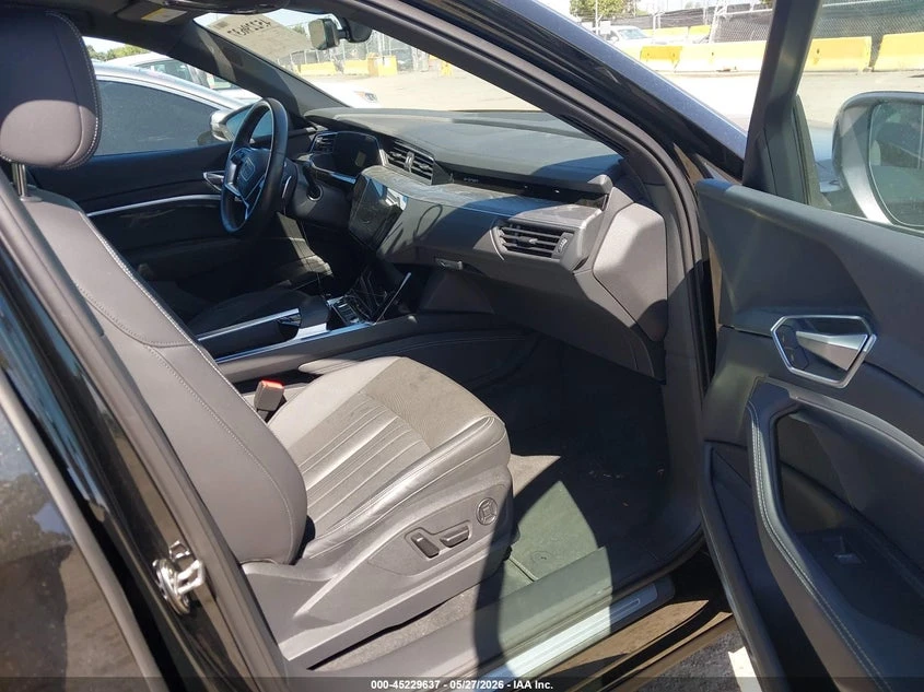 Audi E-Tron Premium Plus Quattro, снимка 5 - Автомобили и джипове - 54769863