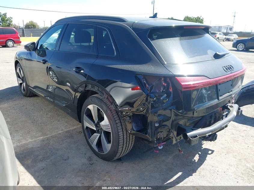 Audi E-Tron Premium Plus Quattro, снимка 3 - Автомобили и джипове - 54769863