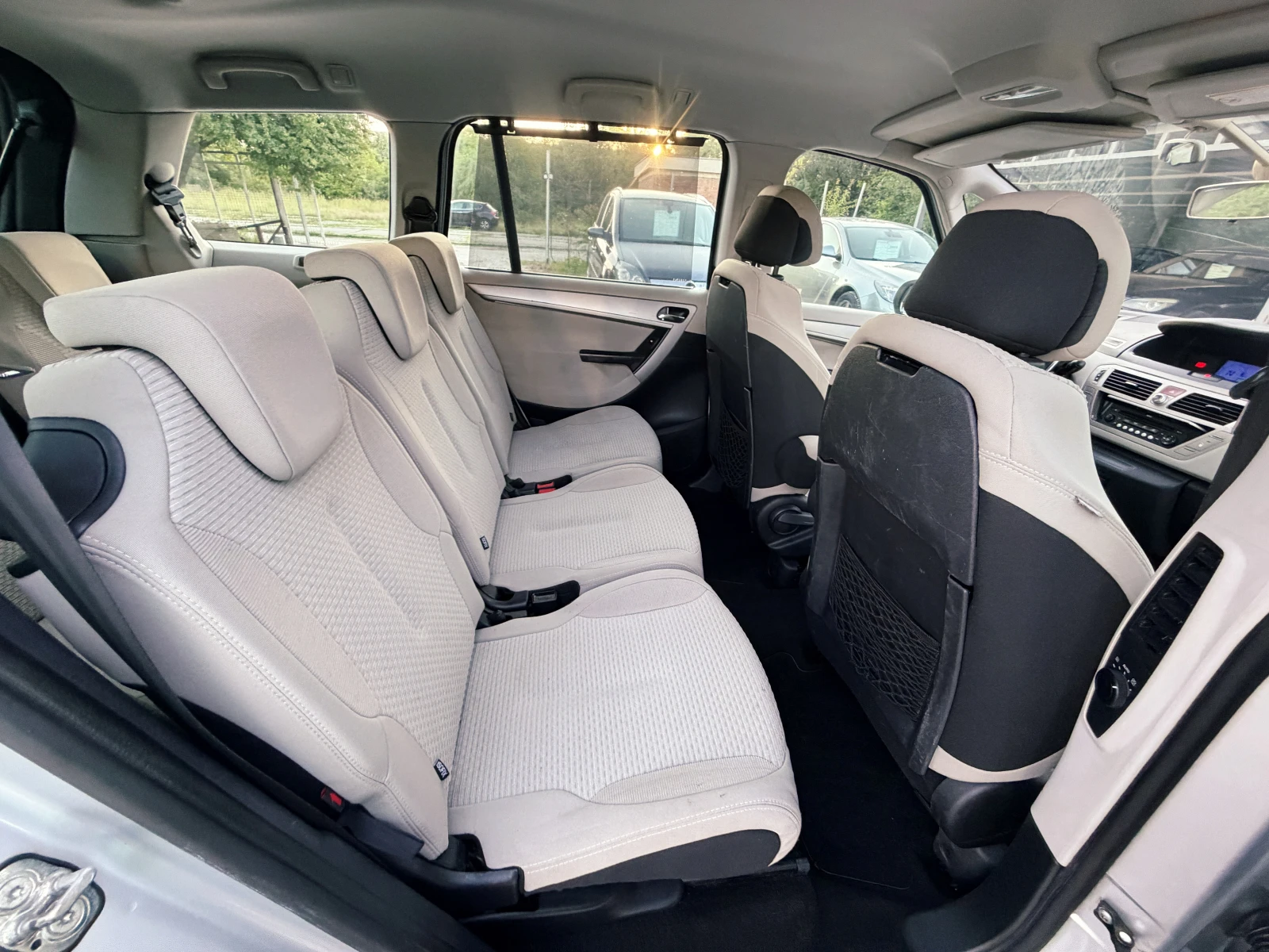 Citroen Grand C4 Picasso 2.0i ГАЗ ИТАЛИЯ, снимка 11 - Автомобили и джипове - 54829175