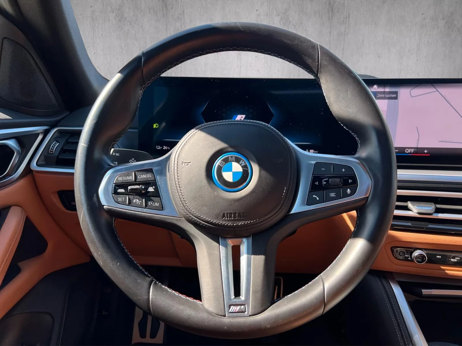 BMW i4 M50/533HP/xDRIVE/PANO/SPORT/PRO/360/BLACK/ACC/535z, снимка 10 - Автомобили и джипове - 55146022