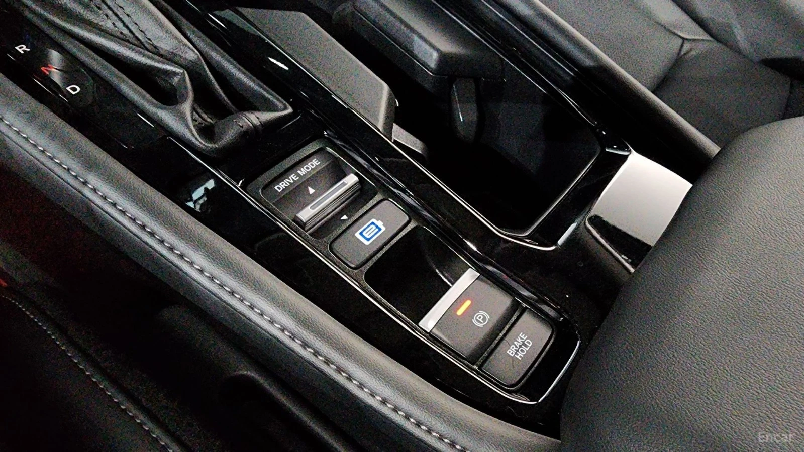 Honda Accord HYBRID TOURING - DISTRONIC - HUD - ОБДУХ - ПОДГРЕВ, снимка 15 - Автомобили и джипове - 56102756