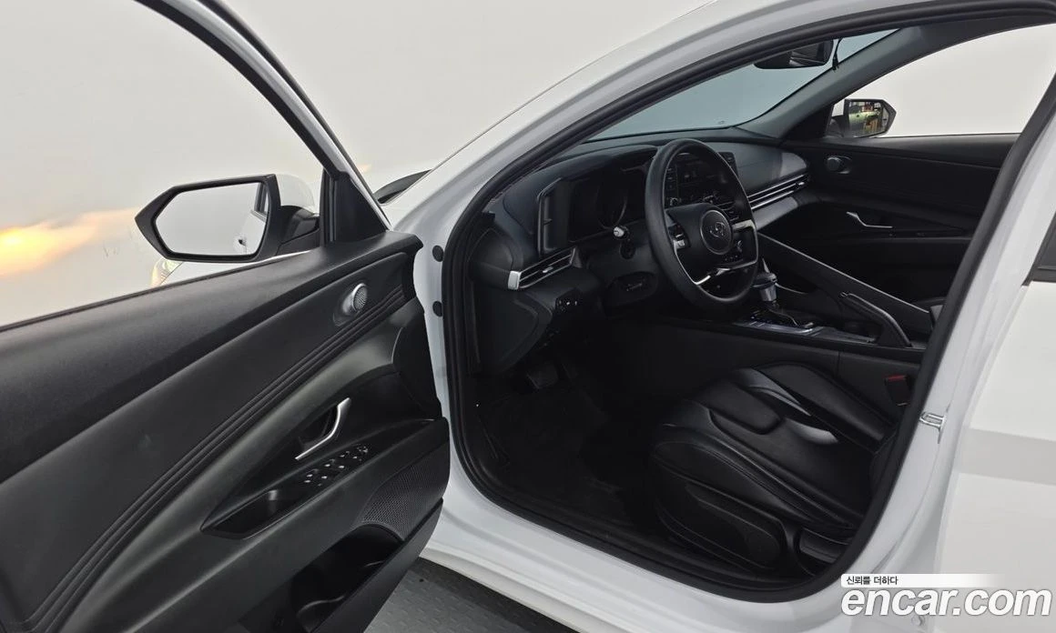 Hyundai Elantra 1.6 Smart, снимка 13 - Автомобили и джипове - 56155763