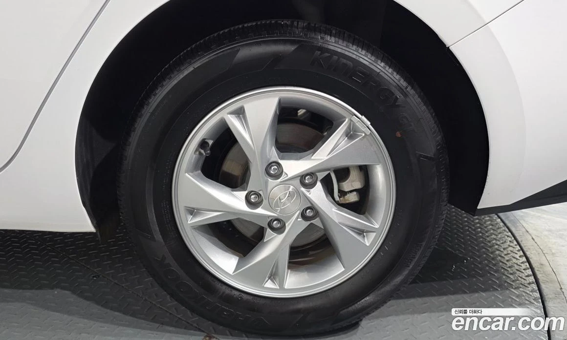 Hyundai Elantra 1.6 Smart, снимка 7 - Автомобили и джипове - 56155763