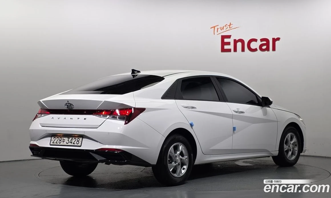 Hyundai Elantra 1.6 Smart, снимка 2 - Автомобили и джипове - 56155763