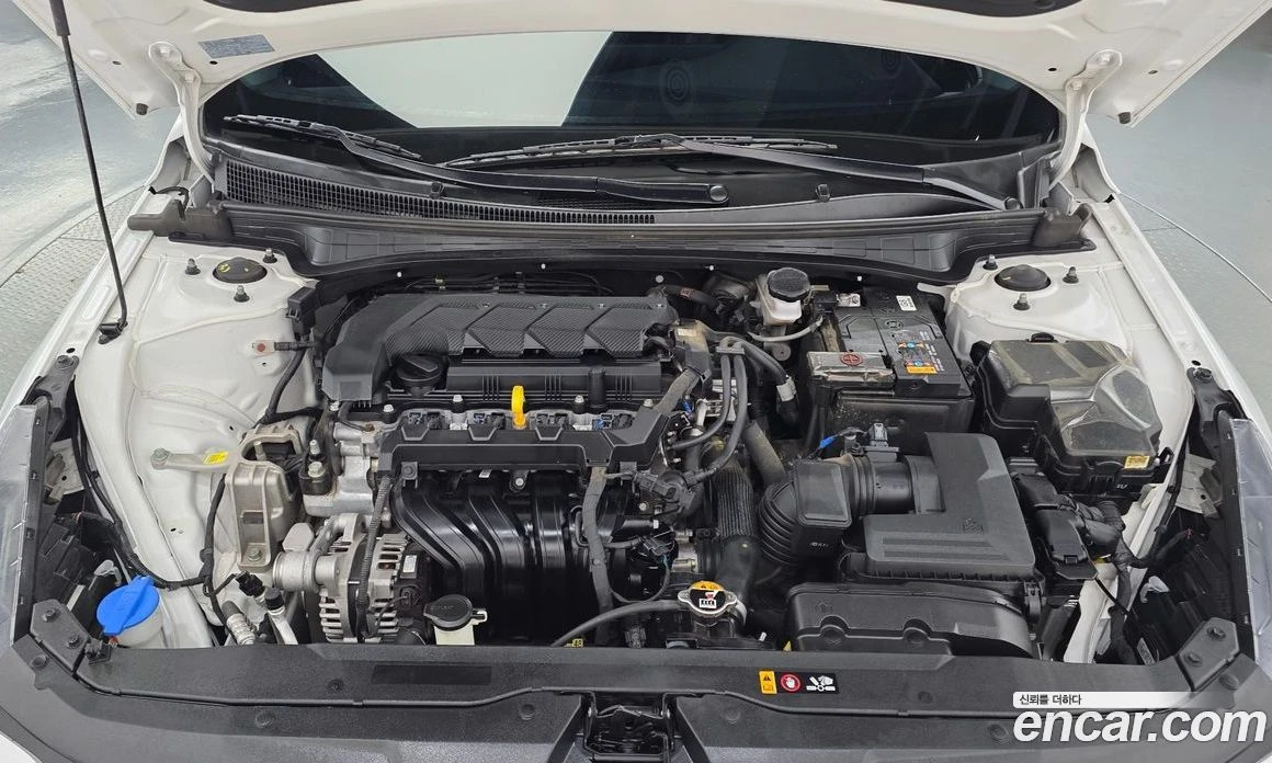 Hyundai Elantra 1.6 Smart, снимка 6 - Автомобили и джипове - 56155763
