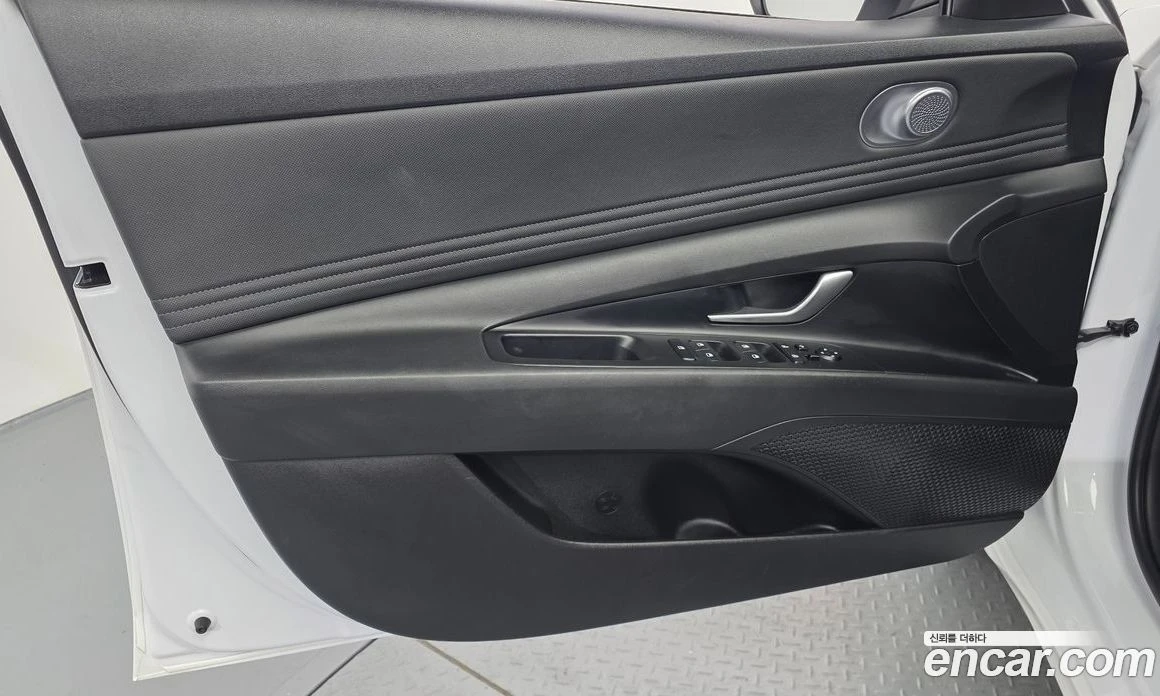 Hyundai Elantra 1.6 Smart, снимка 14 - Автомобили и джипове - 56155763