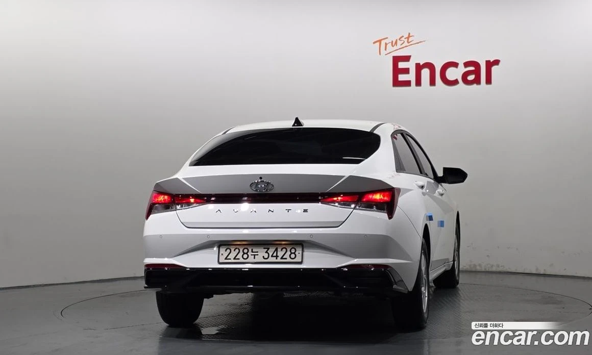Hyundai Elantra 1.6 Smart, снимка 4 - Автомобили и джипове - 56155763