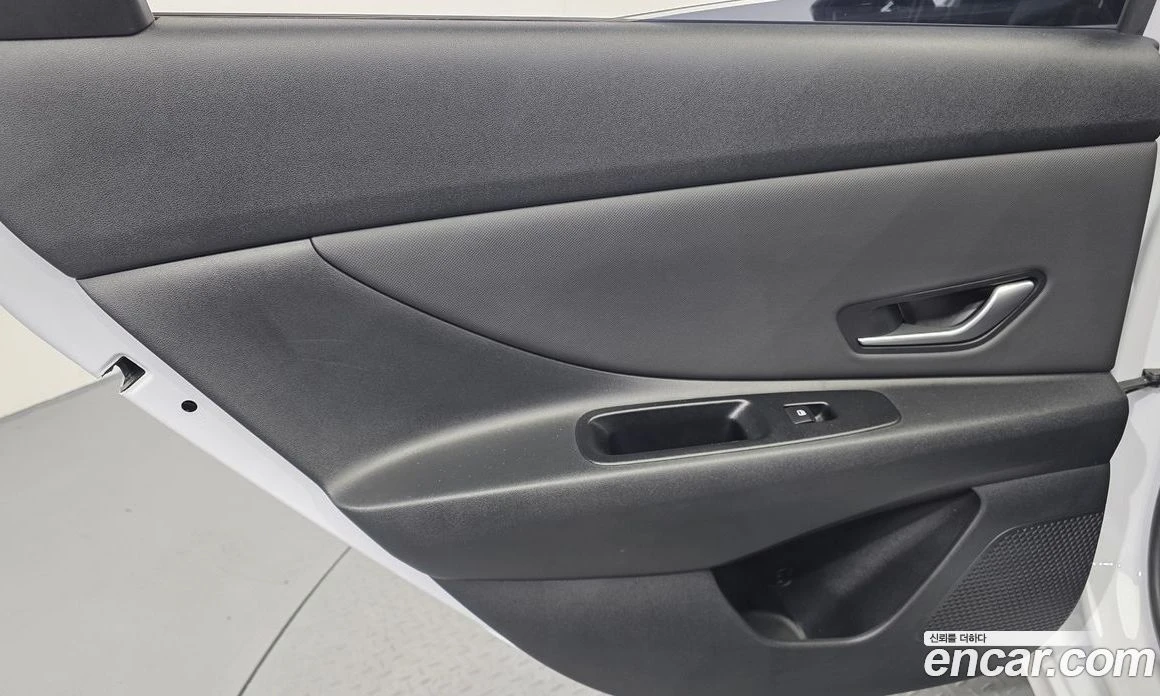 Hyundai Elantra 1.6 Smart, снимка 15 - Автомобили и джипове - 56155763