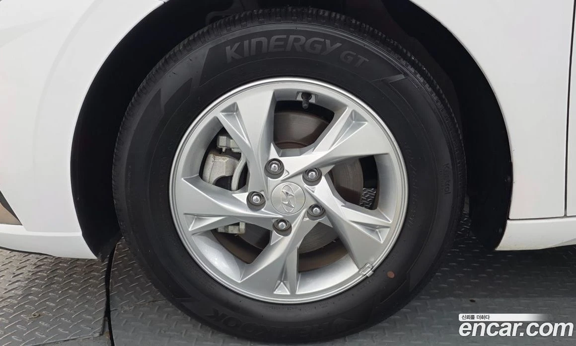 Hyundai Elantra 1.6 Smart, снимка 5 - Автомобили и джипове - 56155763
