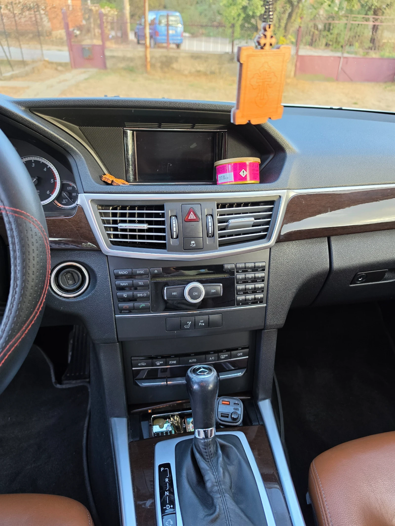 Mercedes-Benz E 220 2.2 CDI, снимка 10 - Автомобили и джипове - 56415718
