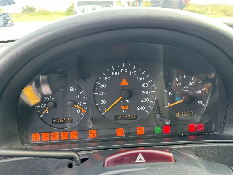 Mercedes-Benz ML 270, снимка 11 - Автомобили и джипове - 52511492