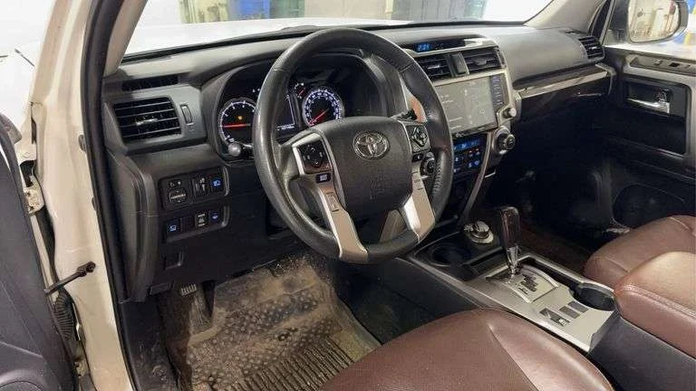 Toyota 4runner LIMITED/AWD/DISTRONIC/ОБДУХ/КАМЕРА/ЧИСТА ИСТОРИЯ/, снимка 12 - Автомобили и джипове - 54671549