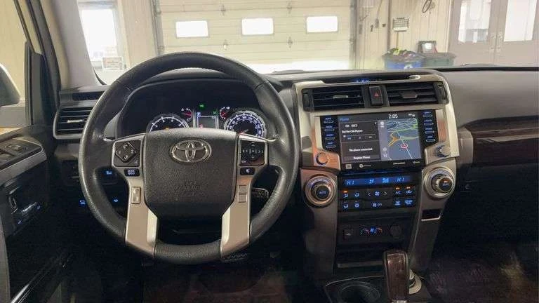 Toyota 4runner LIMITED/AWD/DISTRONIC/ОБДУХ/КАМЕРА/ЧИСТА ИСТОРИЯ/, снимка 13 - Автомобили и джипове - 54671549