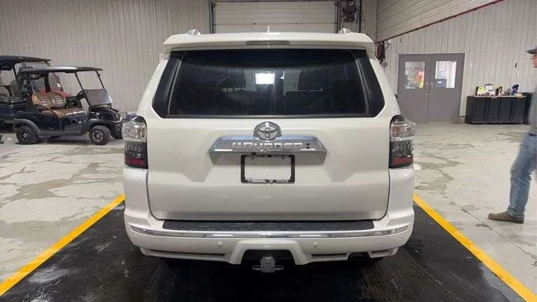 Toyota 4runner LIMITED/AWD/DISTRONIC/ОБДУХ/КАМЕРА/ЧИСТА ИСТОРИЯ/, снимка 4 - Автомобили и джипове - 54671549