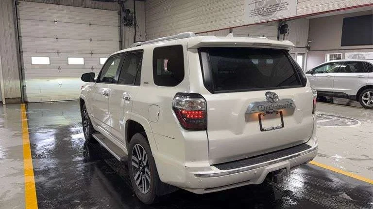 Toyota 4runner LIMITED/AWD/DISTRONIC/ОБДУХ/КАМЕРА/ЧИСТА ИСТОРИЯ/, снимка 3 - Автомобили и джипове - 54671549