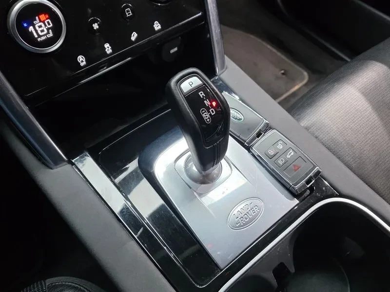 Land Rover Discovery Sport, снимка 9 - Автомобили и джипове - 54834157