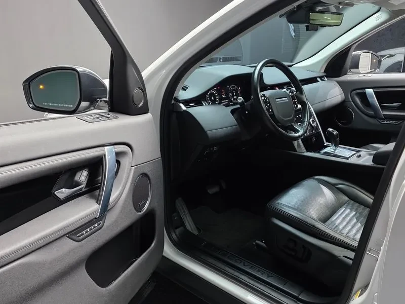 Land Rover Discovery Sport, снимка 10 - Автомобили и джипове - 54834157