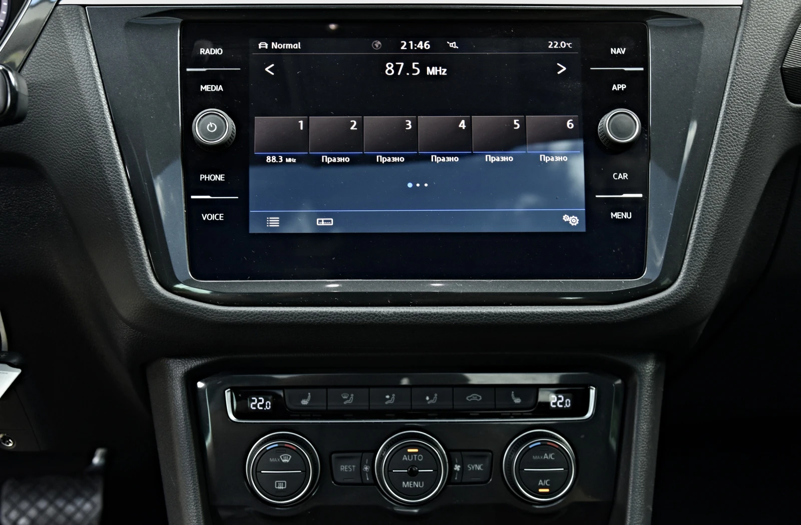 VW Tiguan 2.0TDI/R Line/4motion/ACC/Camera/Massage/Panorama | Mobile.bg   11