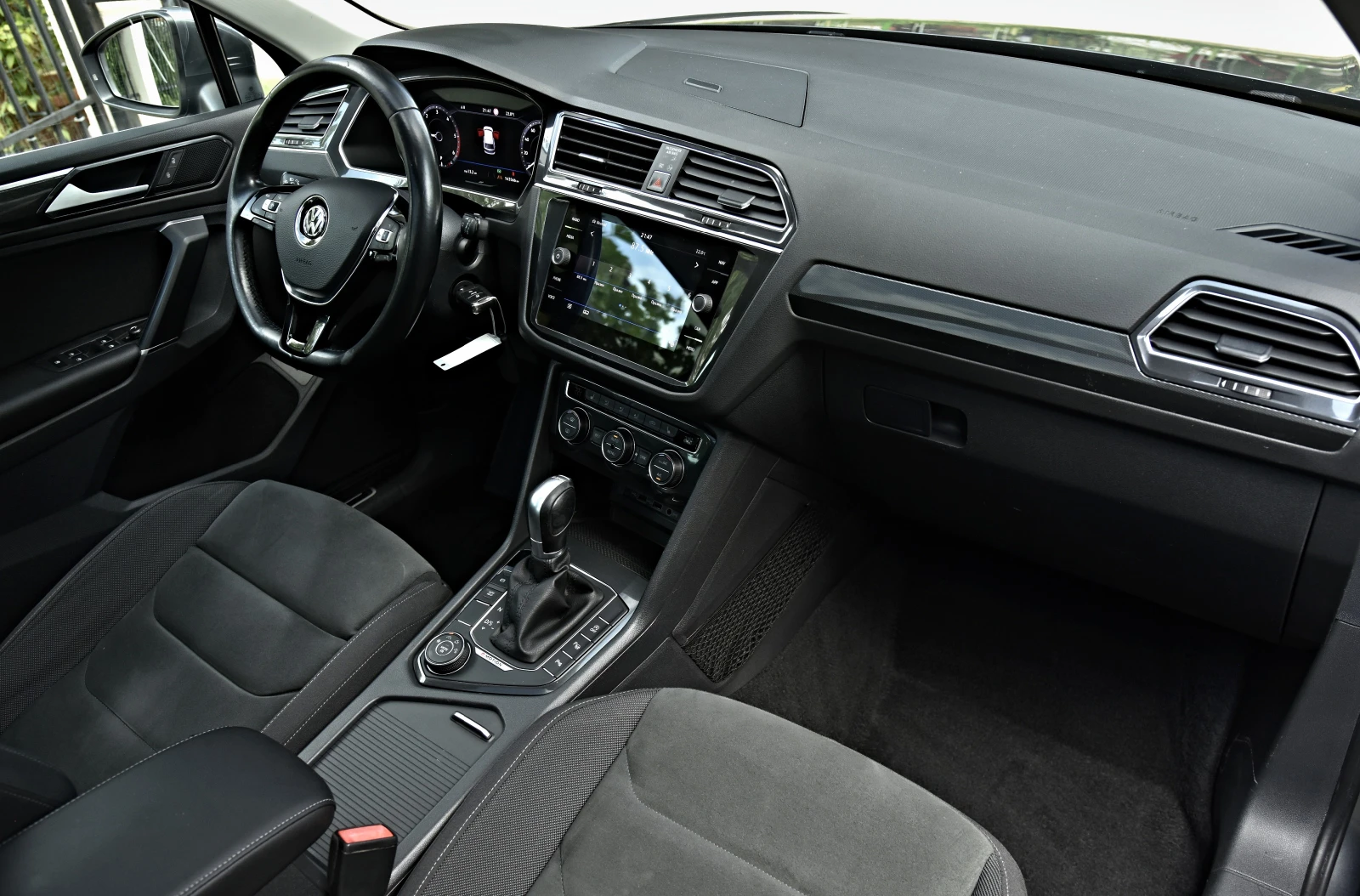 VW Tiguan 2.0TDI/R Line/4motion/ACC/Camera/Massage/Panorama | Mobile.bg   12