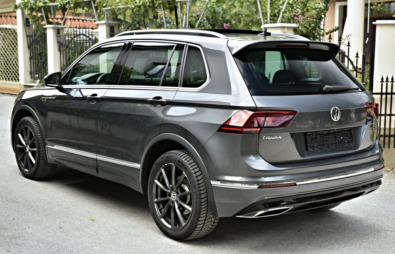 VW Tiguan 2.0TDI/R Line/4motion/ACC/Camera/Massage/Panorama - изображение 6