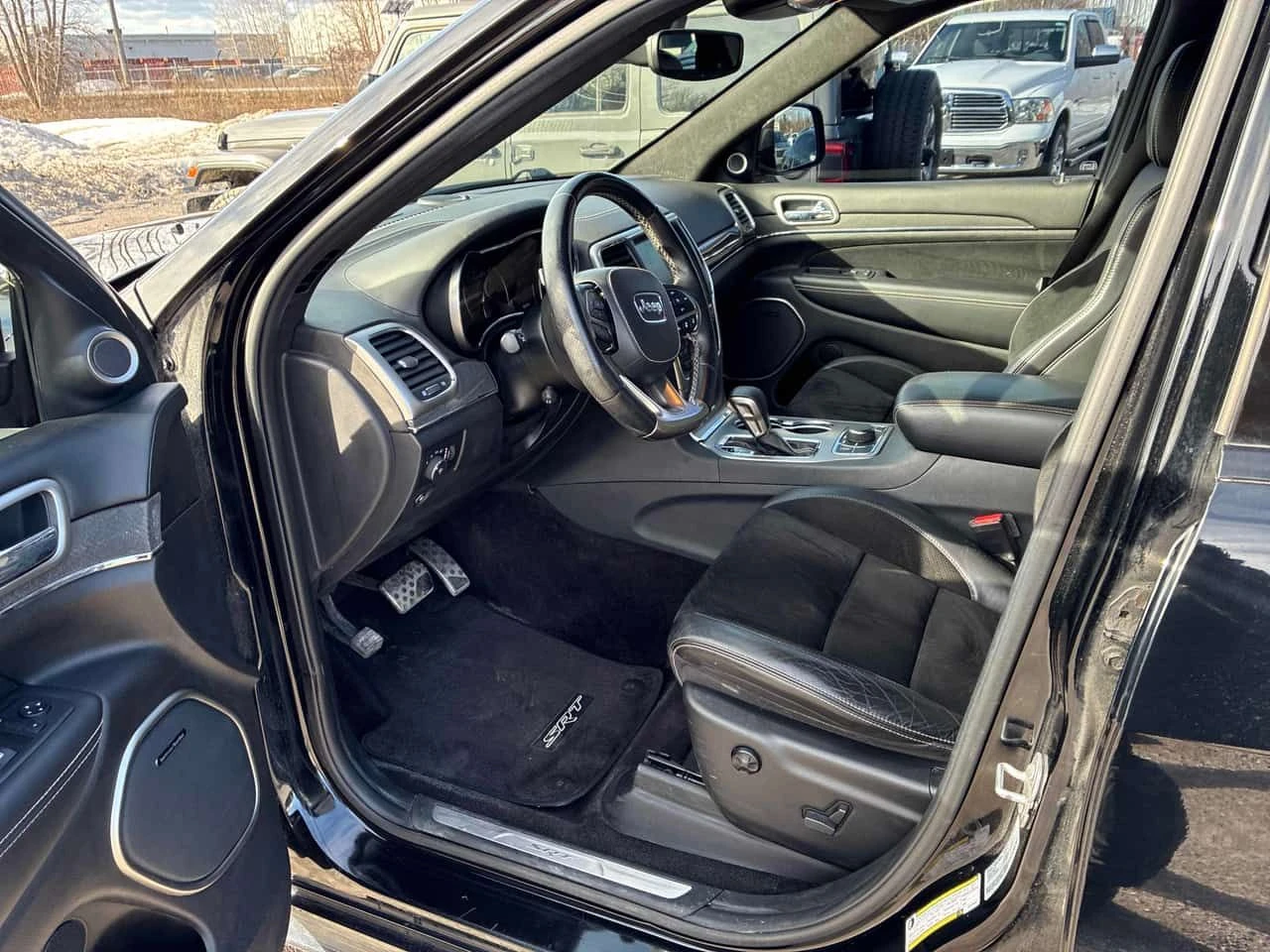 Jeep Grand cherokee * SRT * PANO* KEYLESS* ПОДГРЕВ* , снимка 5 - Автомобили и джипове - 53836534