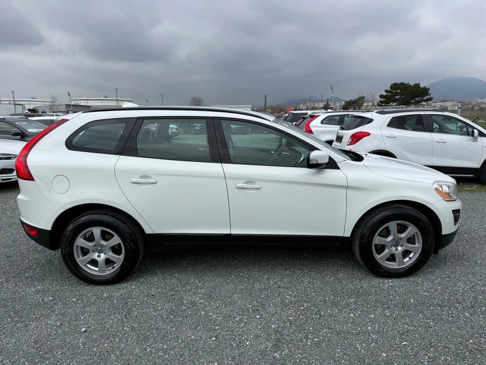 Volvo XC60 (KATO НОВА)^(4x4), снимка 4 - Автомобили и джипове - 54038950