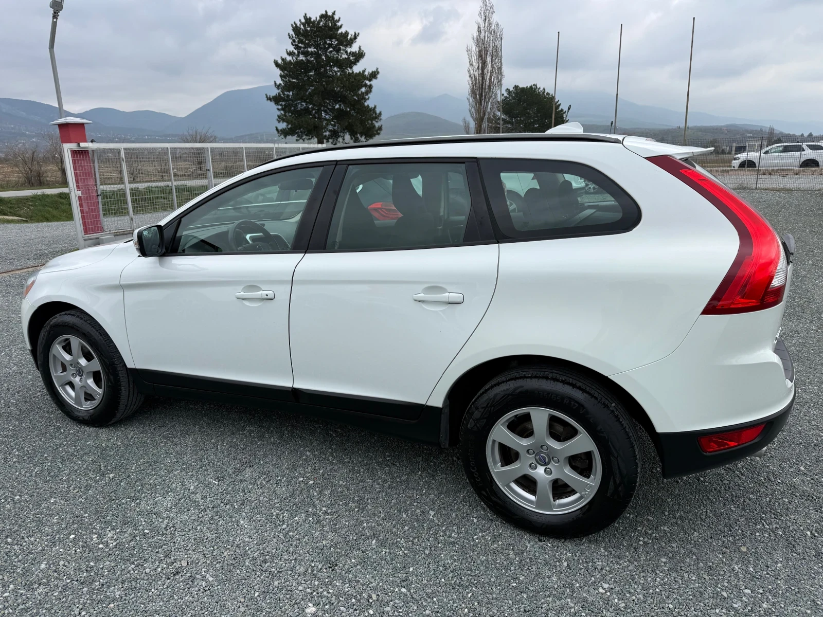 Volvo XC60 (KATO НОВА)^(4x4), снимка 9 - Автомобили и джипове - 54038950