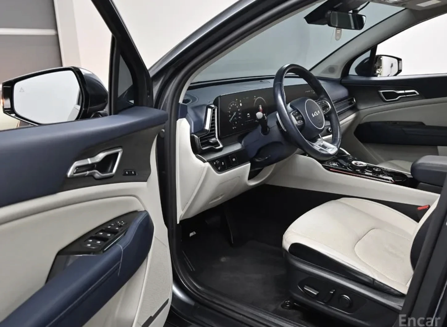 Kia Sportage SIGNATURE* 4WD* ПОДГРЕВ* ОБДУХВАНЕ* НАВИ* КАМЕРА, снимка 11 - Автомобили и джипове - 54117037