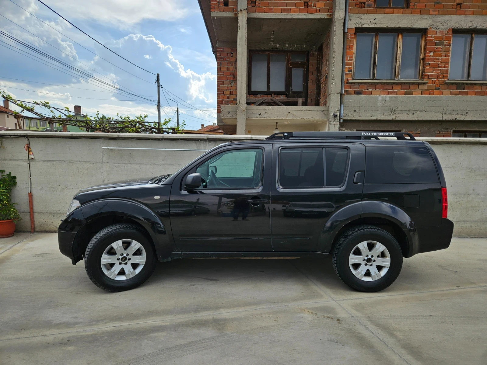 Nissan Pathfinder, снимка 2 - Автомобили и джипове - 55531879
