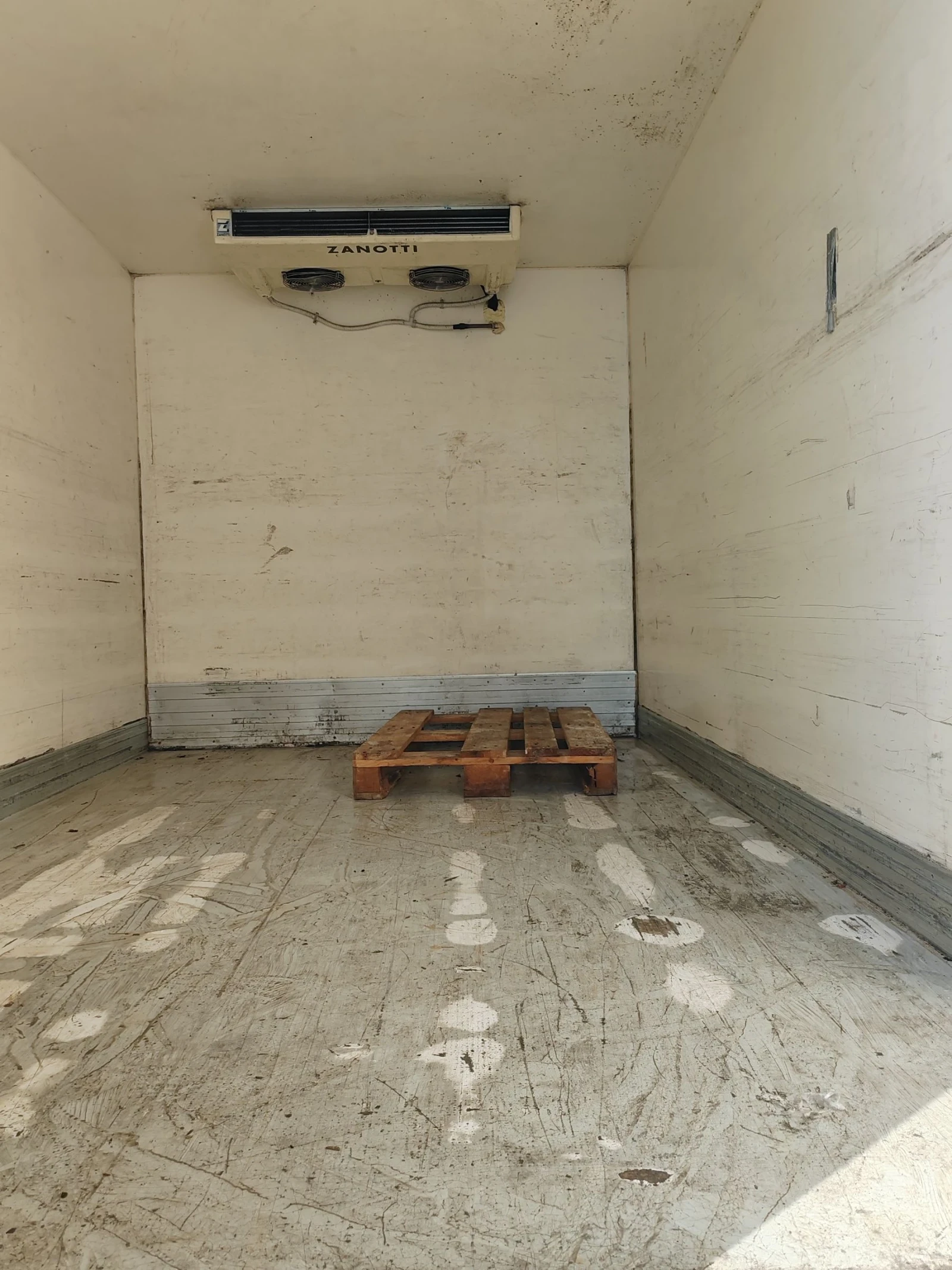 Mercedes-Benz Sprinter 413 413, хладилен, В категория - изображение 7