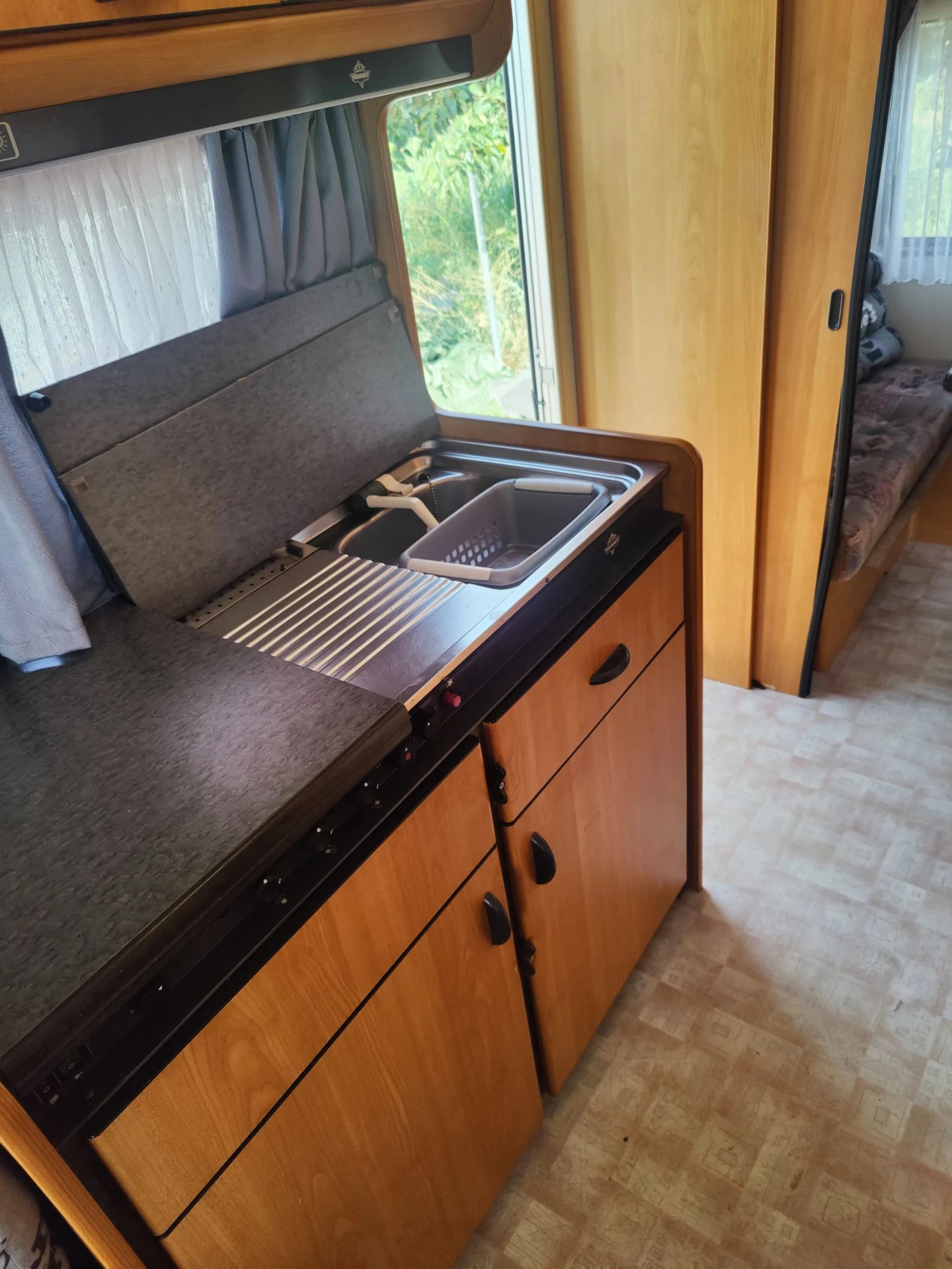 Каравана Hobby Deluxe 450 - изображение 8