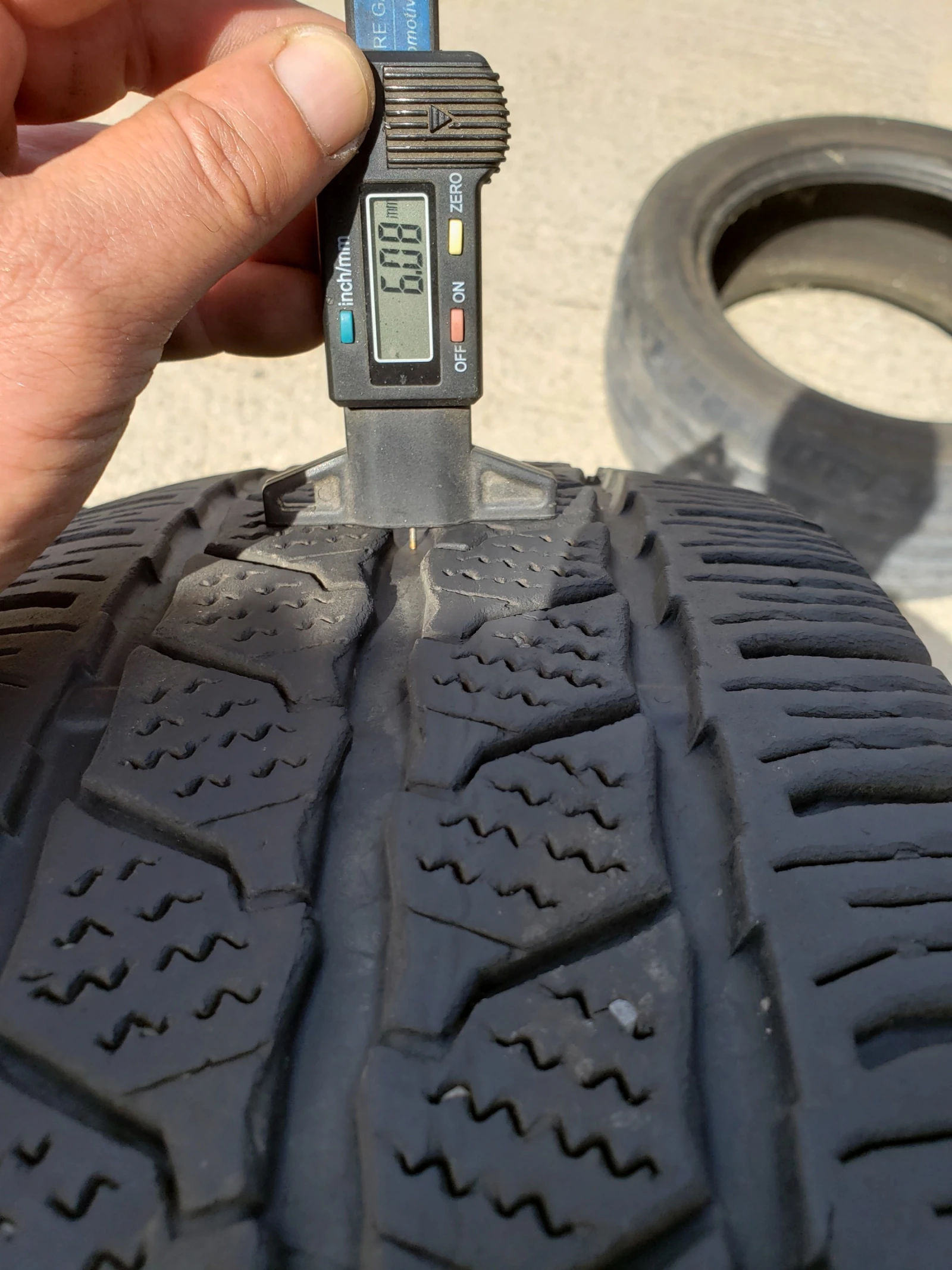Гуми Зимни 225/75R16, снимка 7 - Гуми и джанти - 56083360