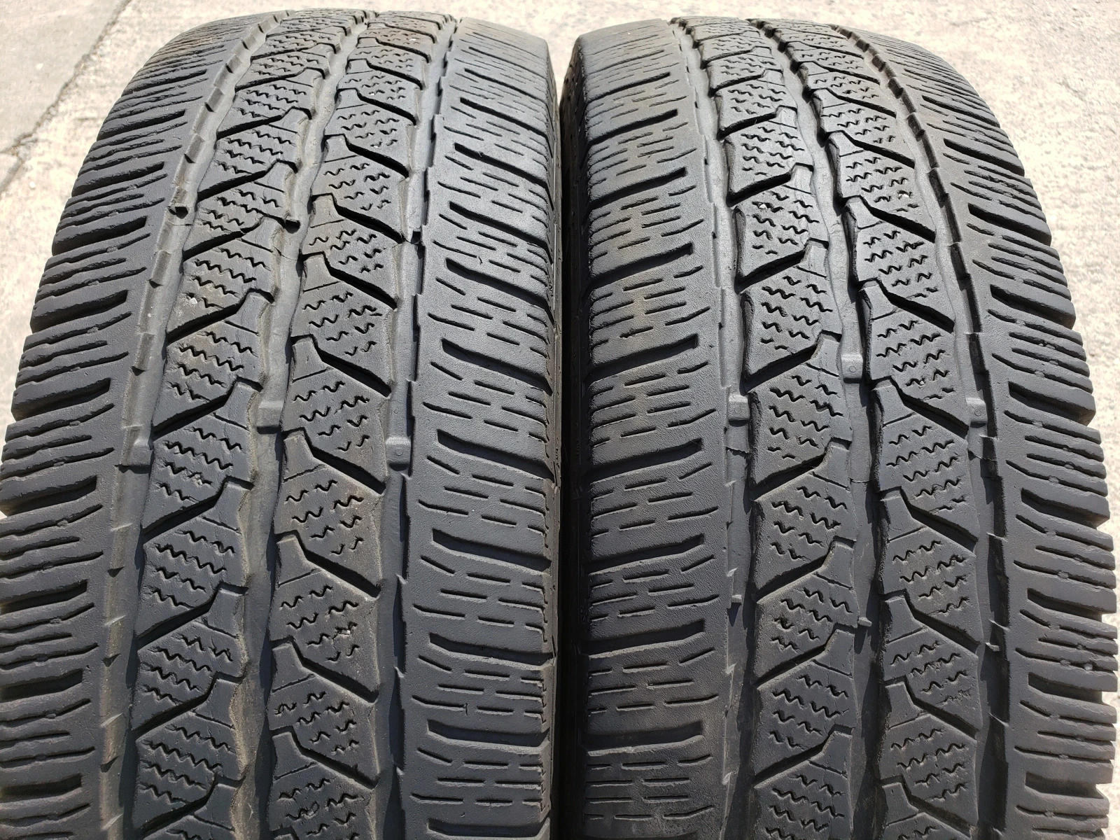 Гуми Зимни 225/75R16, снимка 2 - Гуми и джанти - 56083360
