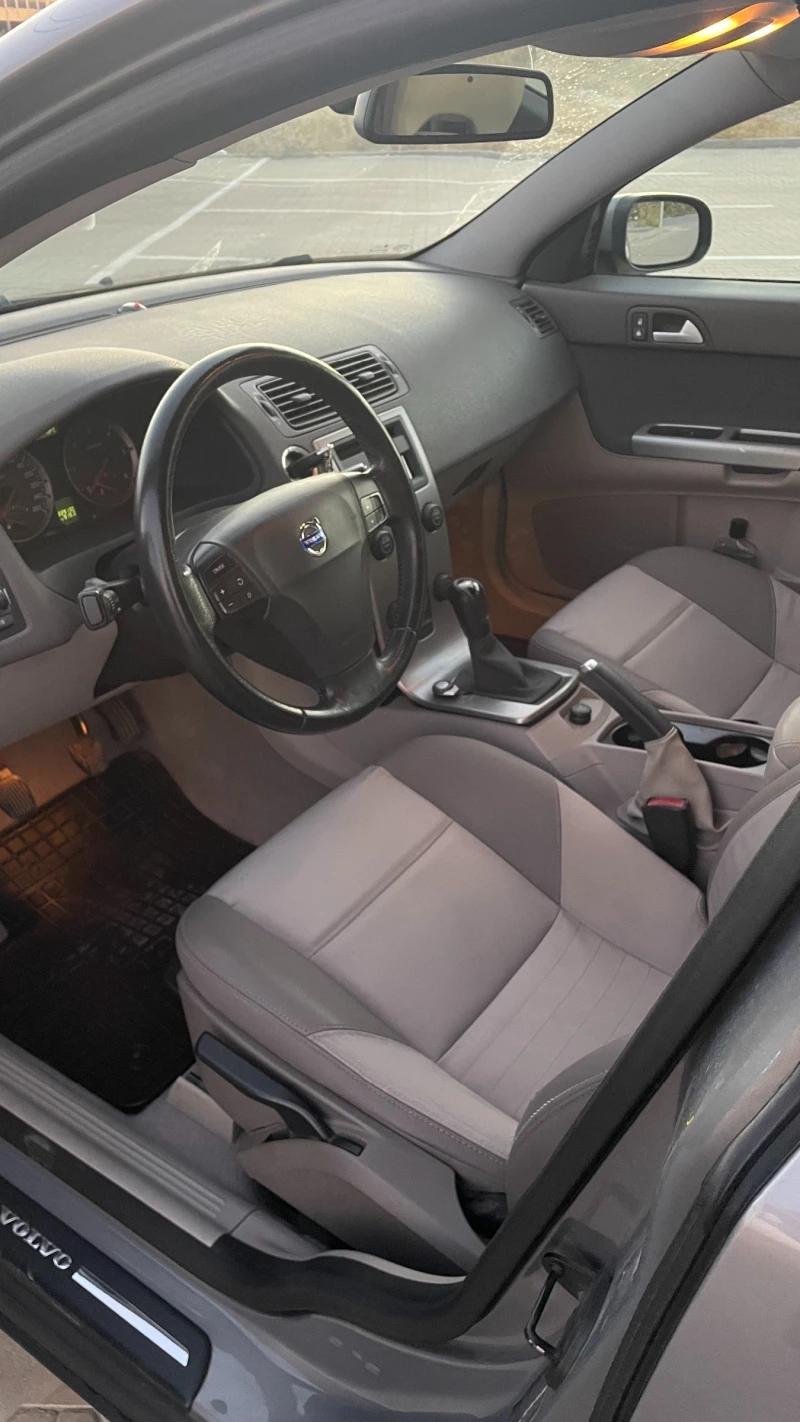 Volvo V50 2.0D, снимка 8 - Автомобили и джипове - 53343527