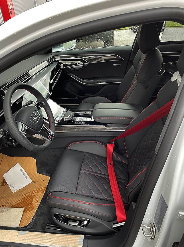 Audi S8 New Exclusive Interior, снимка 4 - Автомобили и джипове - 44820484