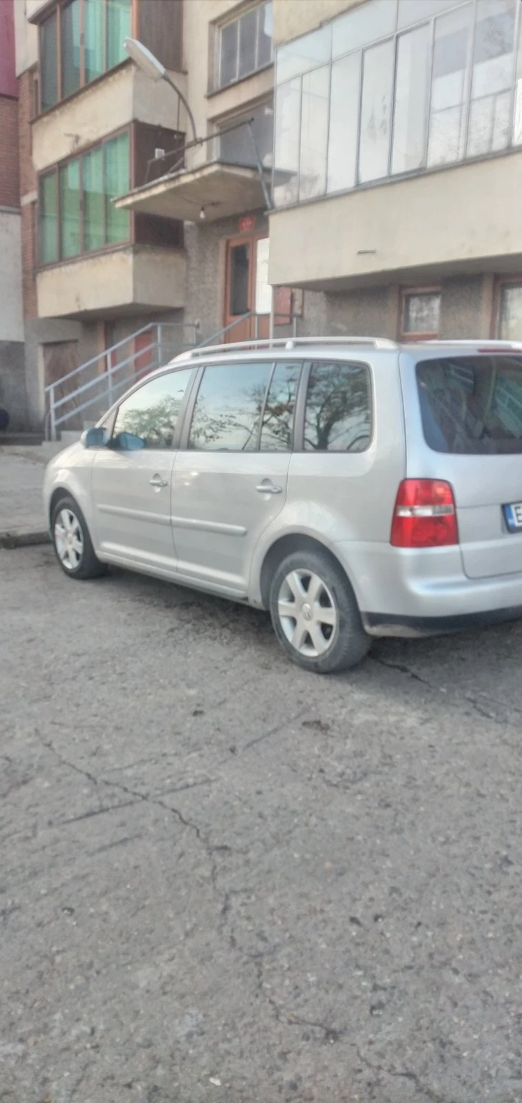 VW Touran 1.9 TDI 105к.с. 6ск., снимка 1 - Автомобили и джипове - 48050886