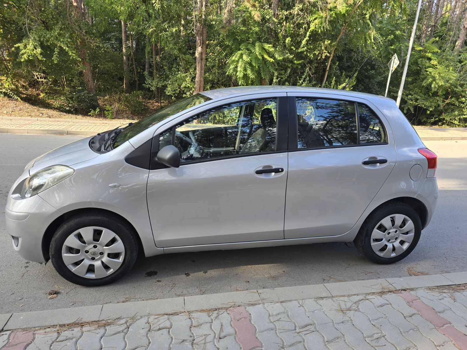 Toyota Yaris 1.0 VVTI 69 к.с. - изображение 4