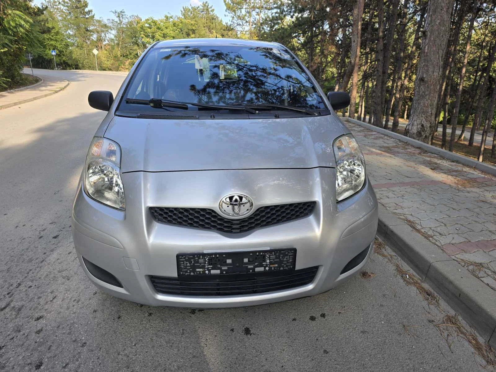 Toyota Yaris 1.0 VVTI 69 к.с. - изображение 2